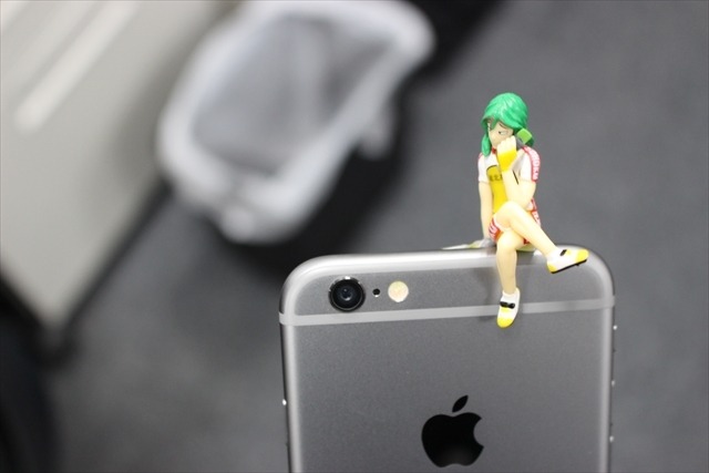 コップのフチに「弱虫ペダル 」　総北メンバーをあちこちにひっかけた