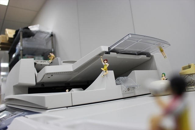 コップのフチに「弱虫ペダル 」　総北メンバーをあちこちにひっかけた