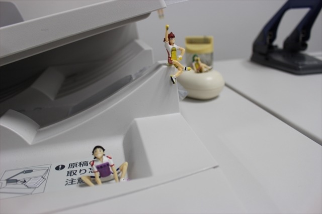 コップのフチに「弱虫ペダル 」　総北メンバーをあちこちにひっかけた