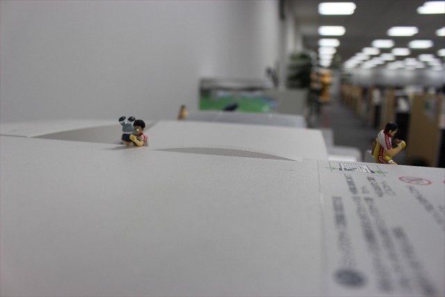 コップのフチに「弱虫ペダル 」　総北メンバーをあちこちにひっかけた