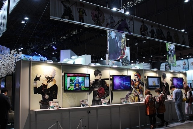 「刀剣乱舞」アプリゲーム披露、「艦これ」フィギュアが並んだ東京ゲームショウ2015のDMMブース