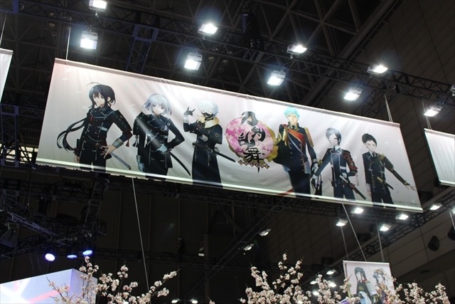 「刀剣乱舞」アプリゲーム披露、「艦これ」フィギュアが並んだ東京ゲームショウ2015のDMMブース