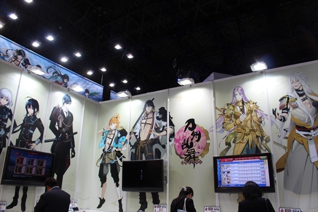 「刀剣乱舞」アプリゲーム披露、「艦これ」フィギュアが並んだ東京ゲームショウ2015のDMMブース