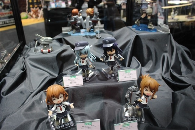 「刀剣乱舞」アプリゲーム披露、「艦これ」フィギュアが並んだ東京ゲームショウ2015のDMMブース