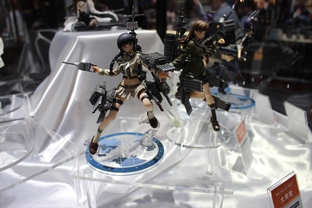 「刀剣乱舞」アプリゲーム披露、「艦これ」フィギュアが並んだ東京ゲームショウ2015のDMMブース