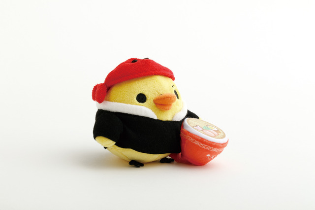 いつでもらーめん雑貨「らーめんぬいぐるみ/キイロイトリ」（C）2024 SAN-X CO., LTD. ALL RIGHTS RESERVED.