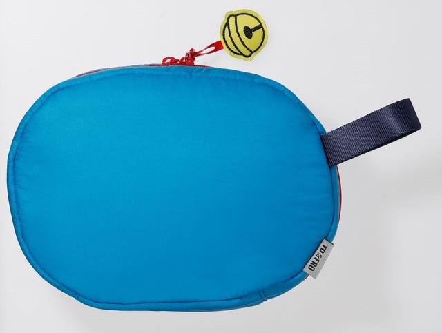 『ドラえもん』小学館百貨店×TO&FRO「四次元ポケット風マルチポーチ」（C）Fujiko-Pro