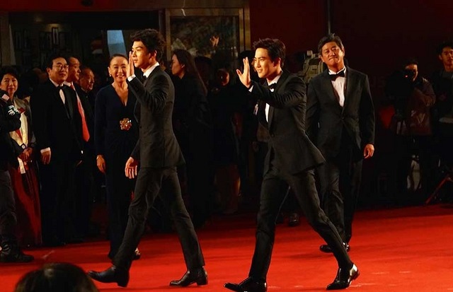 スホ＆イ・ジョンジェ／第20回釜山国際映画祭レッド・カーペット