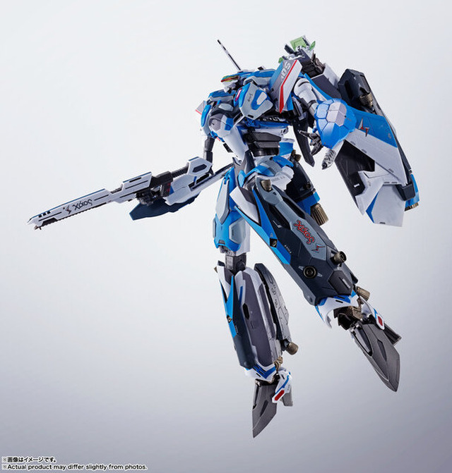 「DX超合金 VF-31J スーパージークフリード（ハヤテ・インメルマン機）リバイバルVer.」33,000円（税込）（C）2015 BIGWEST