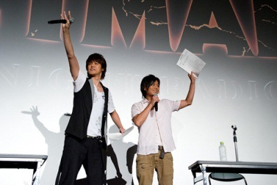 神崎人役の浪川大輔さん（右）、天城高雅役の宮野真守さん（左）の軽快トーク