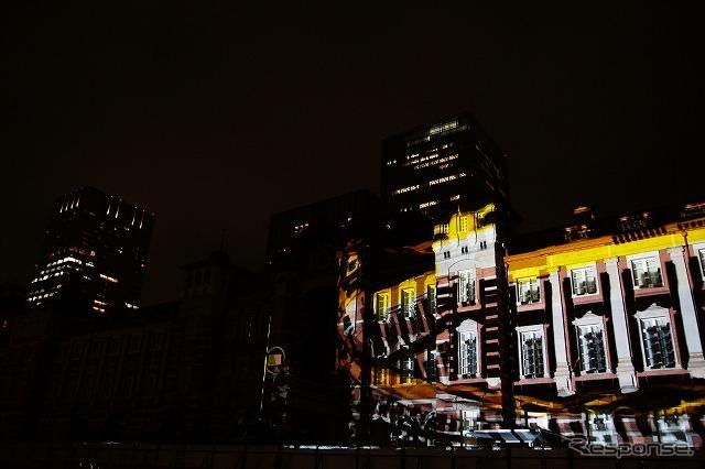 スチール写真ではその凄まじさが完全に伝えられないので一見の価値あり。