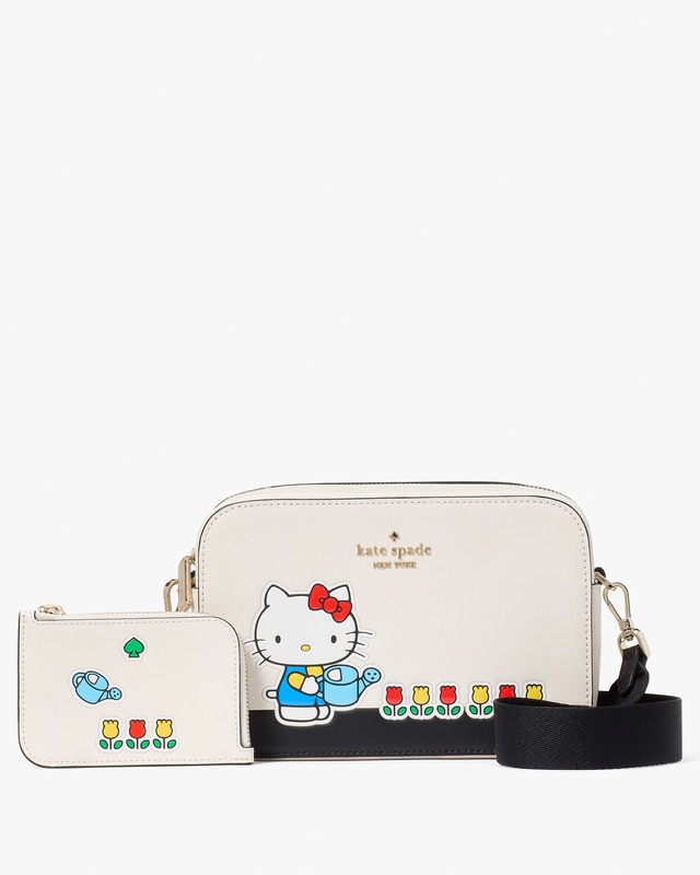 「HELLO KITTY x kate spade new york Capsule Collection」mini camera bag（C）’24 SANRIO 著作（株）サンリオ
