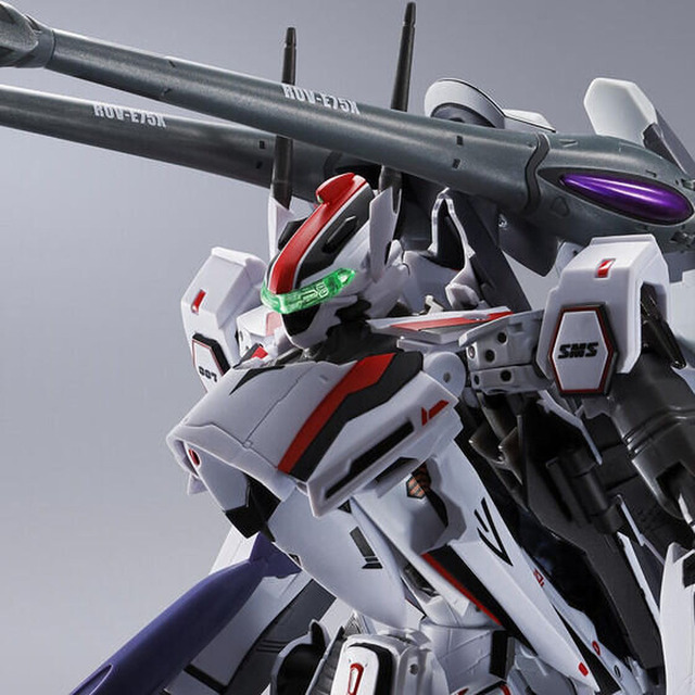 「DX超合金 VF-25F トルネードメサイアバルキリー (早乙女アルト機) リバイバルVer.」33,000円（C）2009 BIGWEST/MACROSS F PROJECT