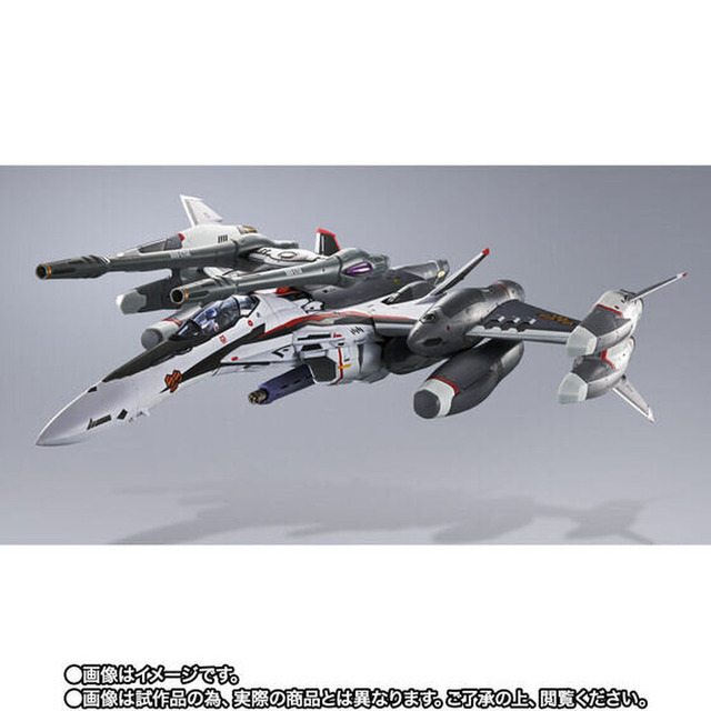 「DX超合金 VF-25F トルネードメサイアバルキリー (早乙女アルト機) リバイバルVer.」33,000円（C）2009 BIGWEST/MACROSS F PROJECT
