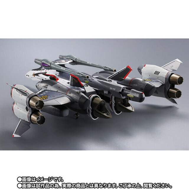 「DX超合金 VF-25F トルネードメサイアバルキリー (早乙女アルト機) リバイバルVer.」33,000円（C）2009 BIGWEST/MACROSS F PROJECT