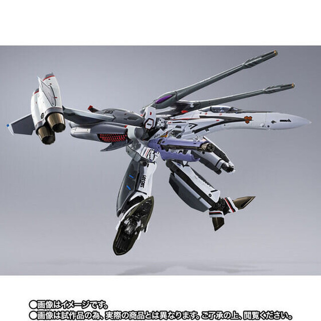 「DX超合金 VF-25F トルネードメサイアバルキリー (早乙女アルト機) リバイバルVer.」33,000円（C）2009 BIGWEST/MACROSS F PROJECT