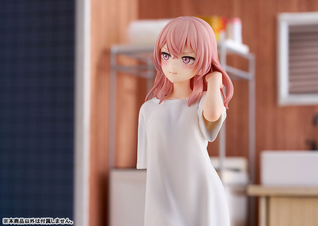 キューズQ「乾 紗寿叶 Ｔシャツ版」（C）福田晋一/SQUARE ENIX・「着せ恋」製作委員会