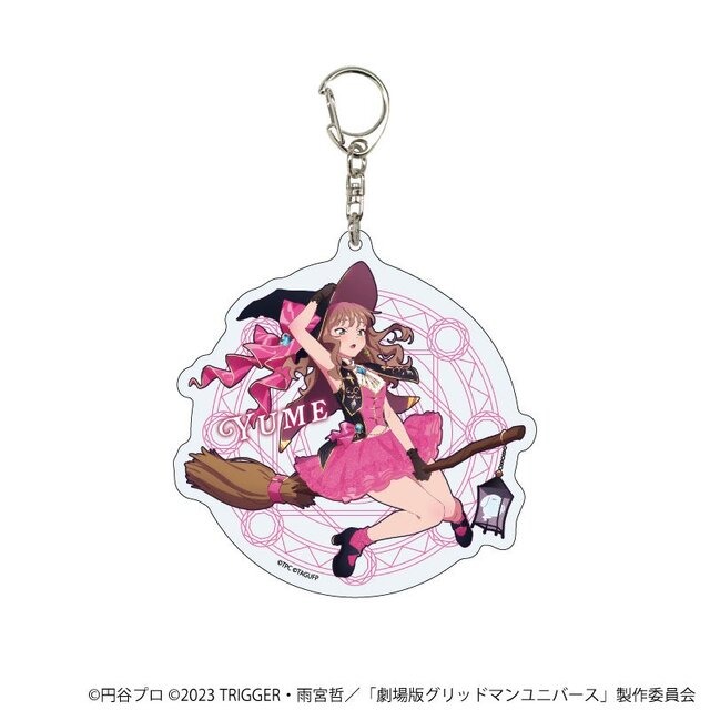 太もも眩しい“魔女”にメロメロ…！「グリッドマンユニバース」ポップアップストアが開催、六花やアカネたちの描き下ろしイラストが魅惑的