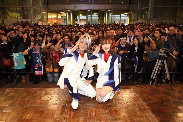 angelaの路上ライブにファン1000人　ニューシングル「DEAD OR ALIVE」も披露で大盛況