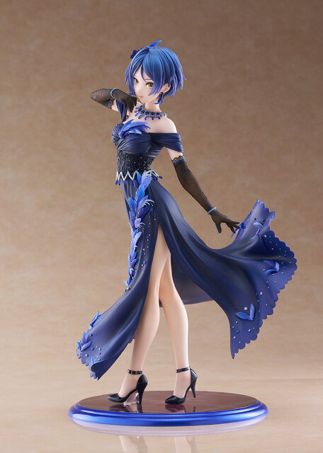 ロングスカートのスリットから魅せる美脚！『デレマス』より「速水奏」が気高く美しいドレス衣装で立体化