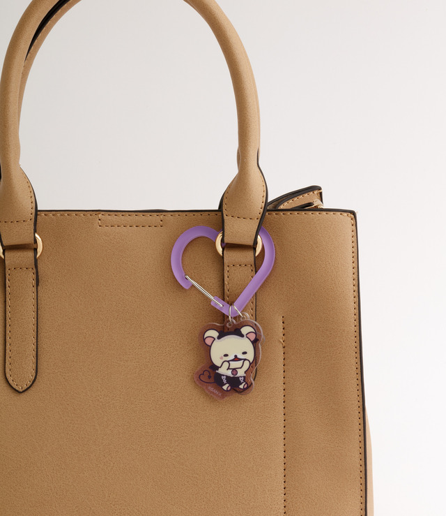 『リラックマ』「コリラックマのこあくま気分」テーマが登場「カラビナキーチャーム」使用例（C）2025 SAN-X CO., LTD. ALL RIGHTS RESERVED.