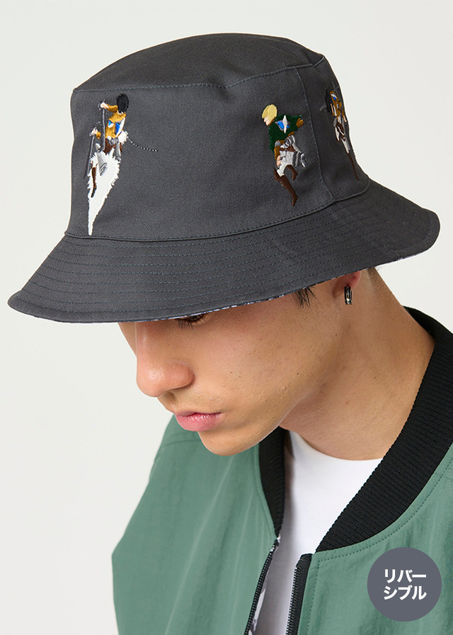 『進撃の巨人』とグラニフが初コラボ。「討伐｜リバーシブルバケットハット」（C）諫山創／講談社