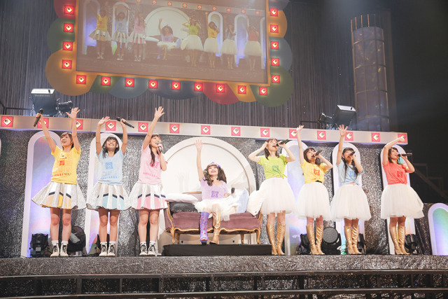 中央から向かって右5人がAice5、向かって左3人がイヤホンズ