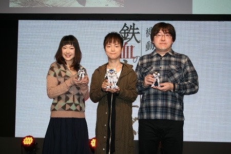 左から寺崎裕香、河西健吾、鷲尾直広(C)創通・サンライズ