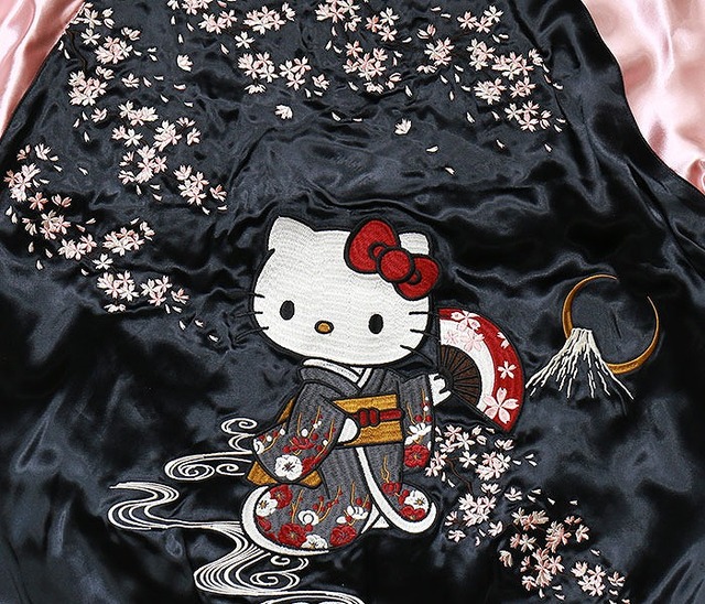 「SRO-2501 リバーシブルスカジャン」38,280円（税込）（C）2025 SANRIO CO., LTD. APPROVAL NO. L656565