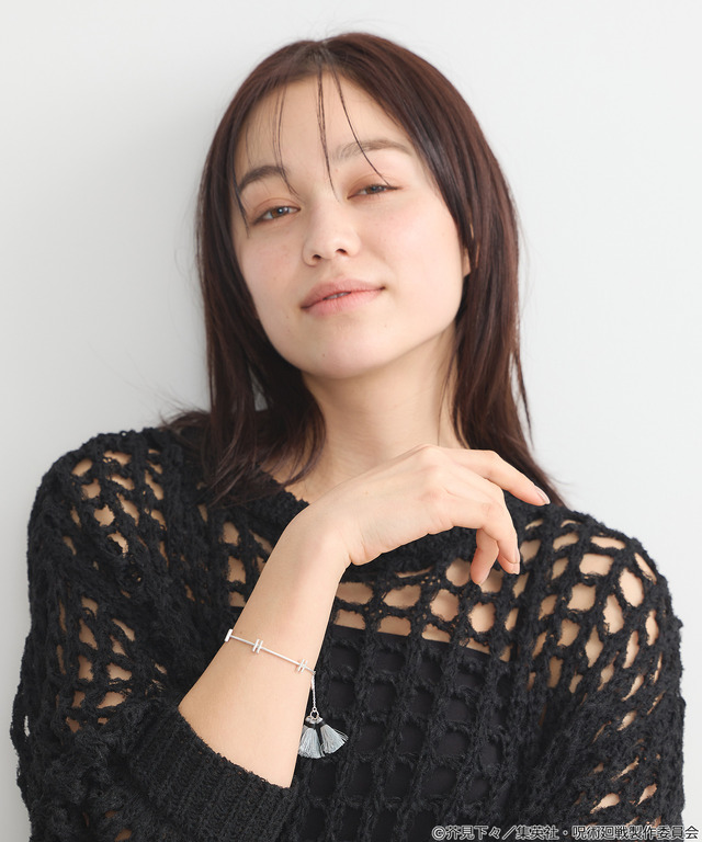 「呪術廻戦」五条のアイマスク、夏油の額の傷、虎杖の赤フードなどをイメージ♪「earth music&ecology Japan Label」コラボアイテム第2弾