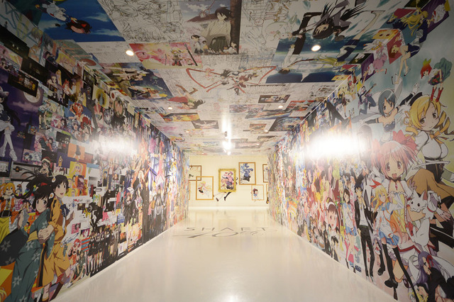 「MADOGATARI展」東京会場（c）SHAFT/MADOGATARI （c）Magica Quartet/Aniplex・Madoka Movie Project Rebellion （c）西尾維新/講談社・アニプレックス・シャフト