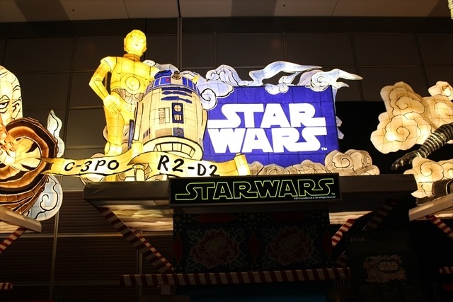 「スター・ウォーズの世界」　等身大BB-8も、個性あふれるプロジェクトが並ぶ展覧会