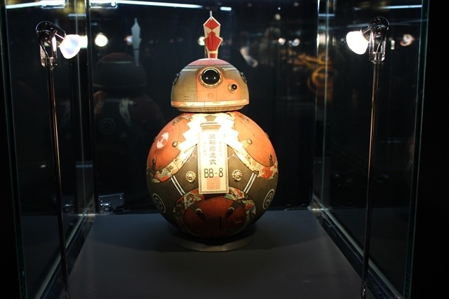 「スター・ウォーズの世界」　等身大BB-8も、個性あふれるプロジェクトが並ぶ展覧会