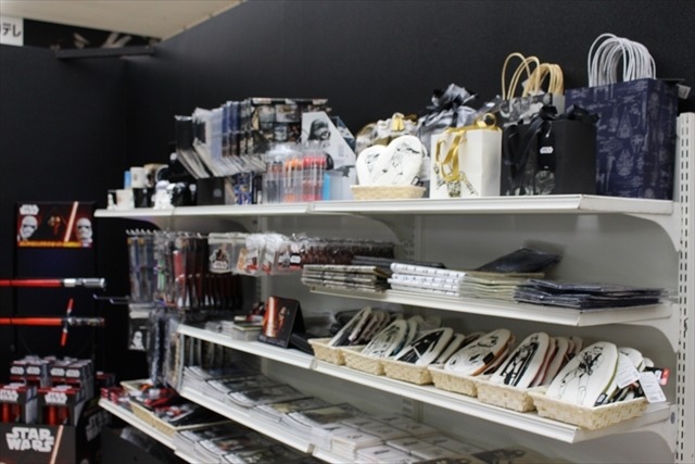 「スター・ウォーズの世界」　等身大BB-8も、個性あふれるプロジェクトが並ぶ展覧会