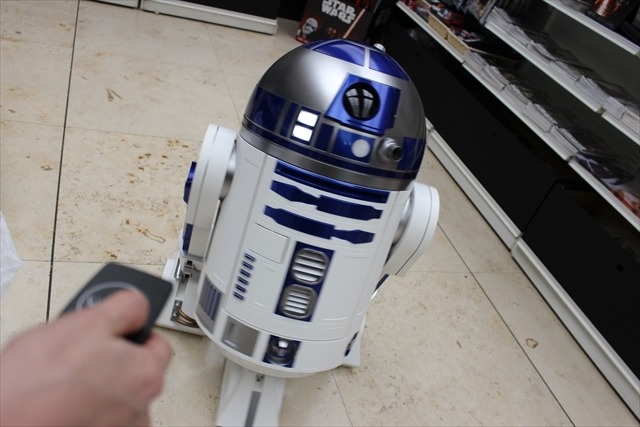 「スター・ウォーズの世界」　等身大BB-8も、個性あふれるプロジェクトが並ぶ展覧会