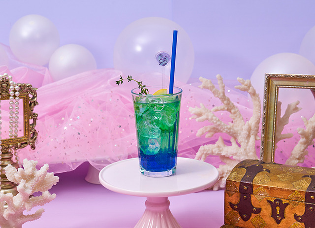 『リトル・マーメイド』OH MY CAFE 「＜ジェットサム＆フロットサム＞ゼリーソーダ」（C）Disney