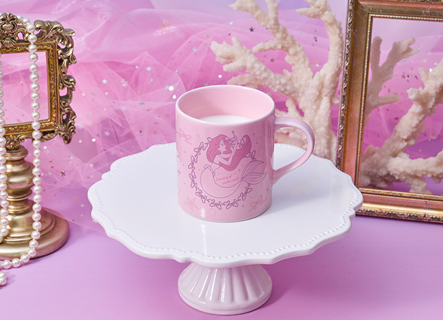 『リトル・マーメイド』OH MY CAFE 「ホットミルク」（C）Disney