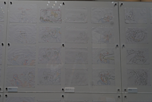 『〈物語〉シリーズ』ゾーンでの生原画の追加　(C)SHAFT/MADOGATARI (C)Magica Quartet/Aniplex・Madoka Movie Project Rebellion (C)西尾維新／講談社・アニプレックス・シャフト