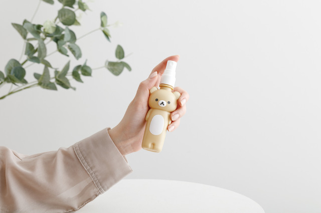 「リラックマ『BASIC RILAKKUMA Flower』ボトルポーチセット リラックマ」（C）2025 SAN-X CO., LTD. ALL RIGHTS RESERVED.