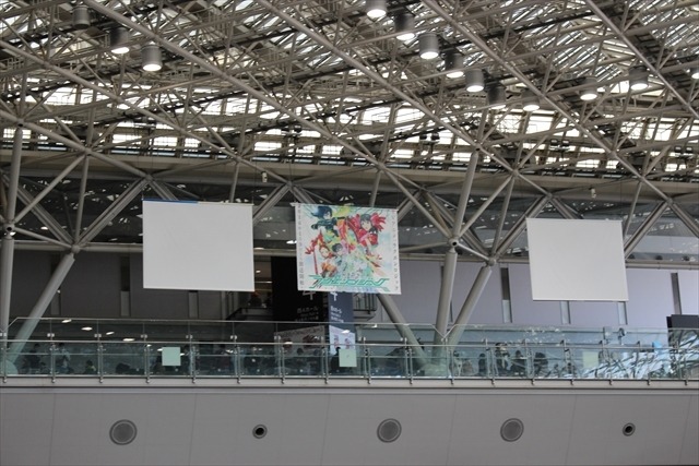 「ソードアート・オンライン」に「ハイ☆スピード！」ポスターや看板もたくさん、恒例の移動基地局【コミケ89レポート】