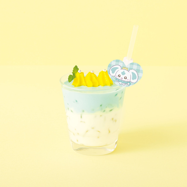 「ぷちきゅあはじめてかふぇ」のコラボドリンク「ぽるんのヨーグルトラッシー」（C）ぷちきゅあぱーとなーず