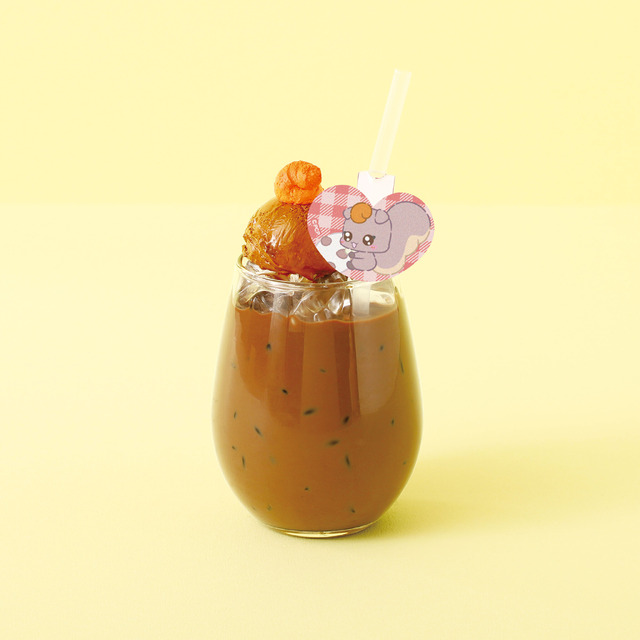 「ぷちきゅあはじめてかふぇ」のコラボドリンク「なっつのブラウンココアドリンク」（C）ぷちきゅあぱーとなーず