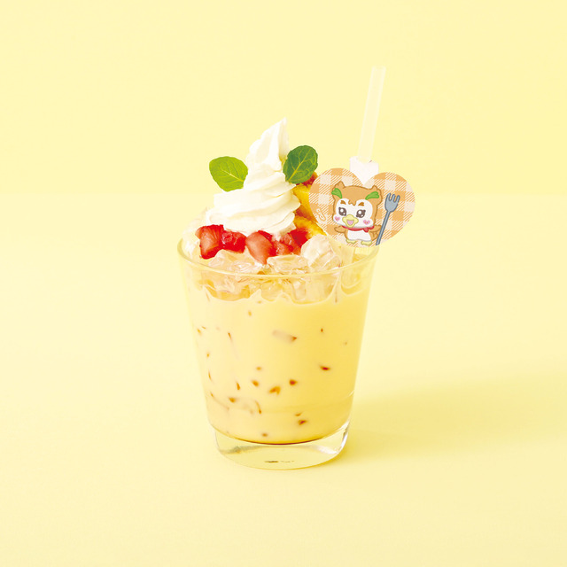 「ぷちきゅあはじめてかふぇ」のコラボドリンク「しろっぷのキャラメルミルクセーキ」（C）ぷちきゅあぱーとなーず