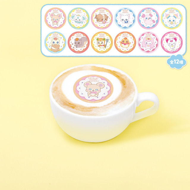 「ぷちきゅあはじめてかふぇ」のコラボドリンク「ぷちきゅあ ホットラテ」絵柄はランダム（C）ぷちきゅあぱーとなーず
