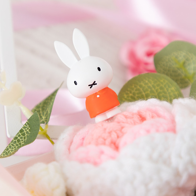 フラワーミッフィー「ニットフラワーブーケ」Illustrations Dick Bruna（C）copyright Mercis bv,1953-2025　www.miffy.com（C）Benelic co.,LTD.