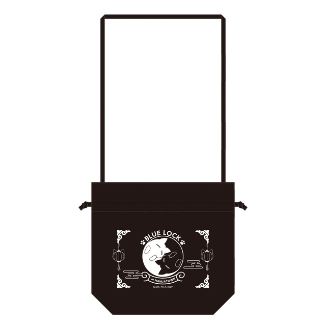 「ブルーロック in NAMJATOWN 2025 ～チャイにゃFes～」が開催。オリジナルグッズ「巾着ショルダーバッグ」（C）金城宗幸・ノ村優介・講談社／「ブルーロック」製作委員会（C）Bandai Namco Amusement Inc.