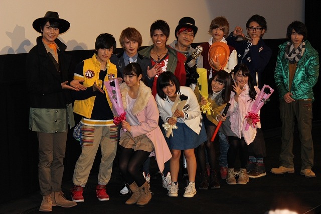 南キャンしずちゃんが猿の姿に 「手裏剣戦隊ニンニンジャーVSトッキュウジャー」完成披露レポ