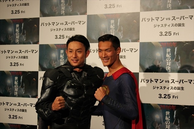 「バットマンVSスーパーマン」川崎宗則と槙野智章が二大ヒーローに　ヘディングでも乱れない七三分けを披露