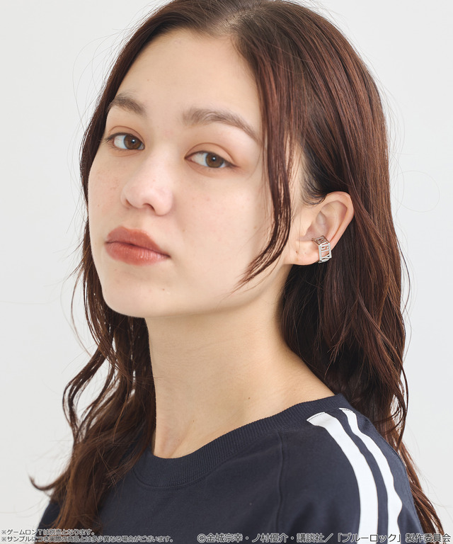 TVアニメ『ブルーロック』× earth music＆ecology Japan Label「マルチWAYイヤーカフネックレス」使用例