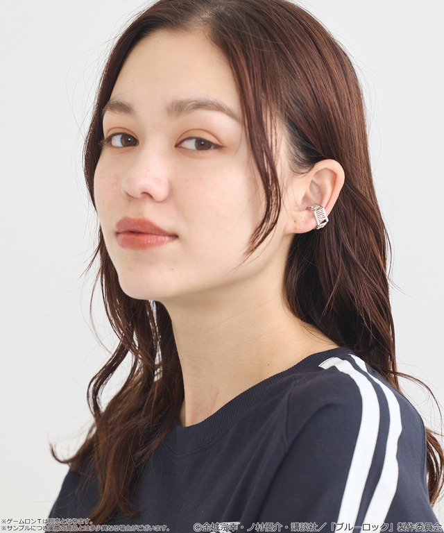 TVアニメ『ブルーロック』× earth music＆ecology Japan Label「マルチWAYイヤーカフネックレス」使用例